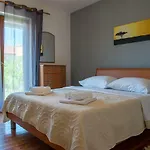 Apartment For Six With Free Parking