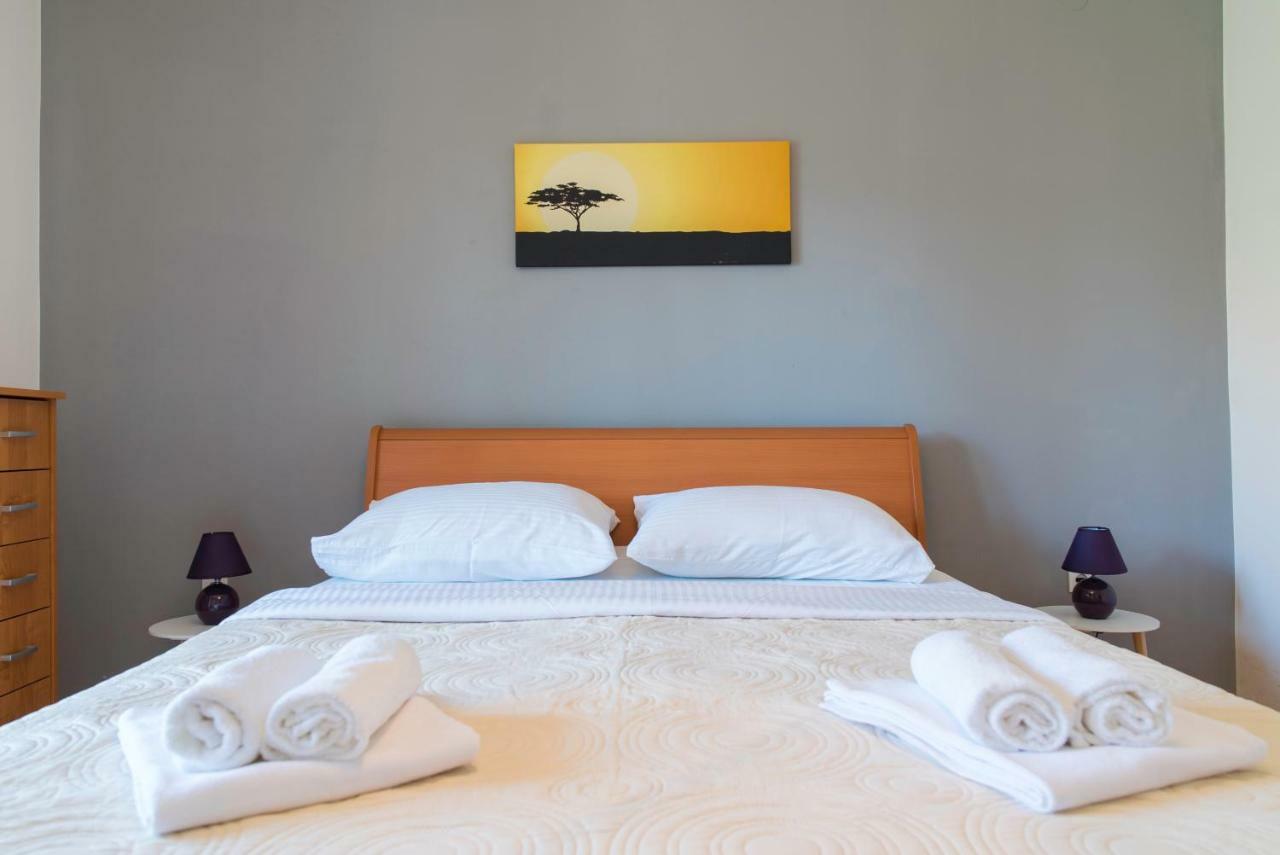 Apartment For Six With Free Parking Zadar