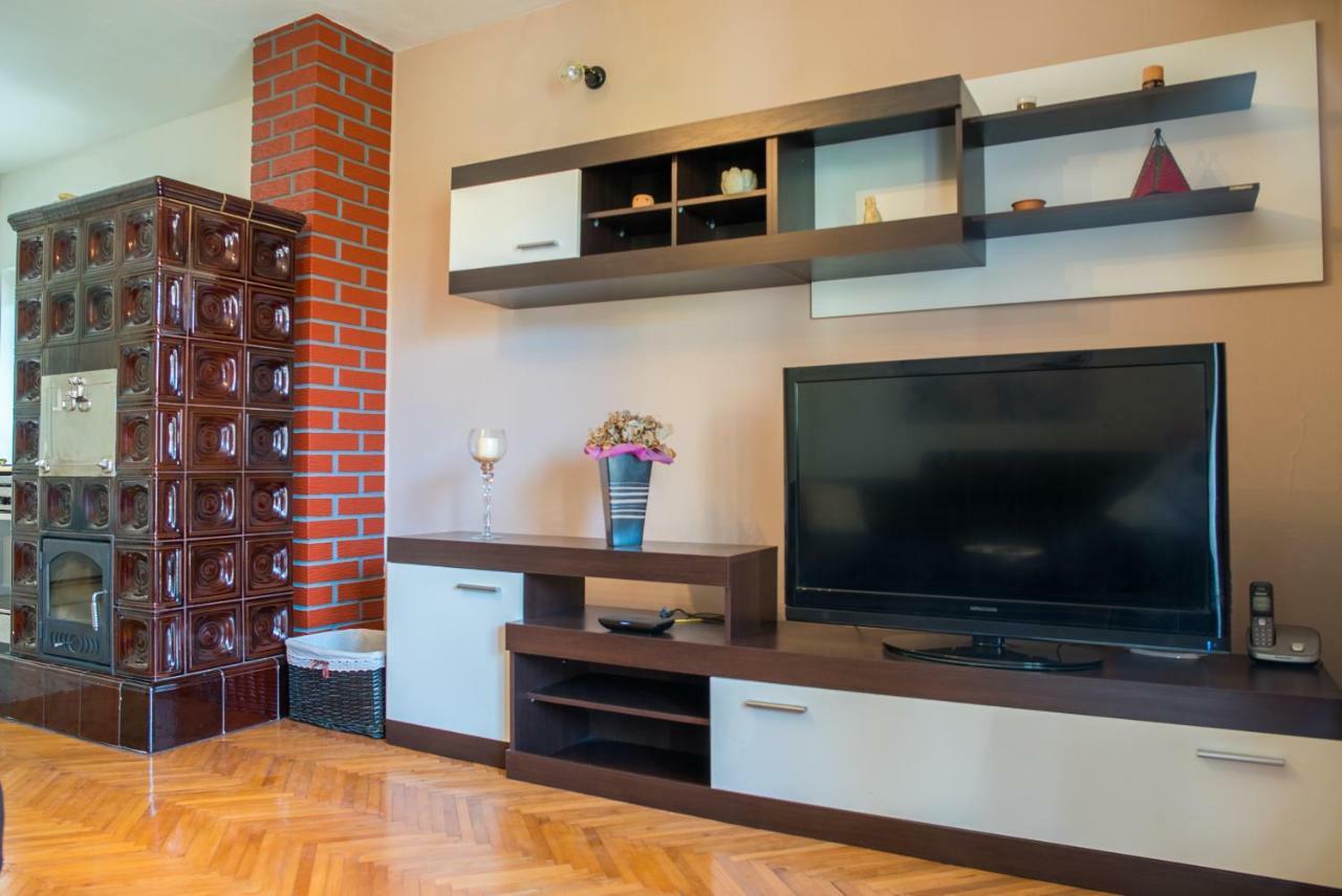 For Six With Free Parking Apartment